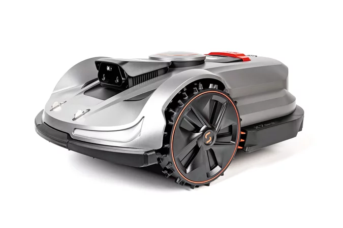 Robot koszący Sunseeker Elite X7 RTK Gen. 2 podczas pracy w ogrodzie bez przewodów