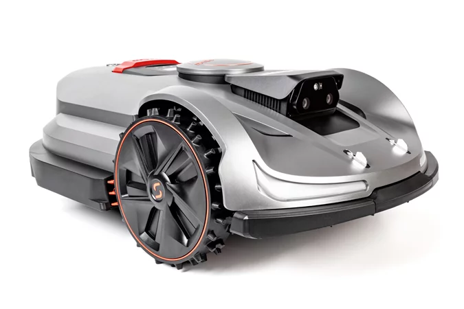 Robot koszący Sunseeker Elite X7 RTK Gen. 2 podczas pracy w ogrodzie bez przewodów