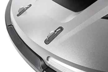 Robot koszący Sunseeker Elite X7 RTK Gen. 2 podczas pracy w ogrodzie bez przewodów