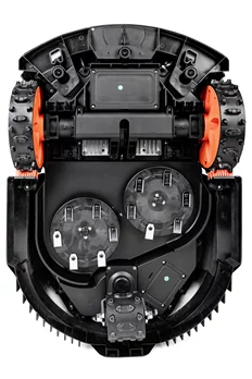 Robot koszący Sunseeker Elite X7 RTK Gen. 2 podczas pracy w ogrodzie bez przewodów